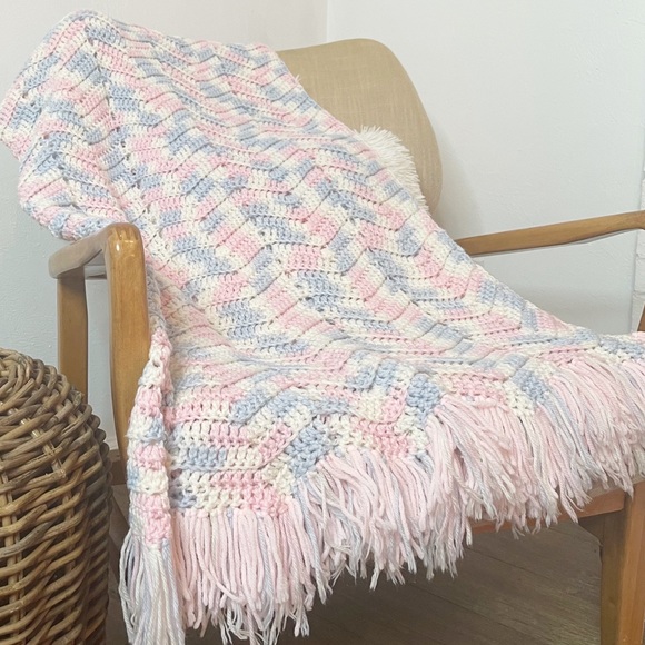Vintage Handmade Afghan Crochet Knit Chevron Blanket with Fringe Size 40” x 49” - Picture 6 of 12